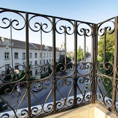 Executive And Play 3*